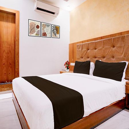Super Townhouse Oak Times Square Le Western Mumbai Exterior photo